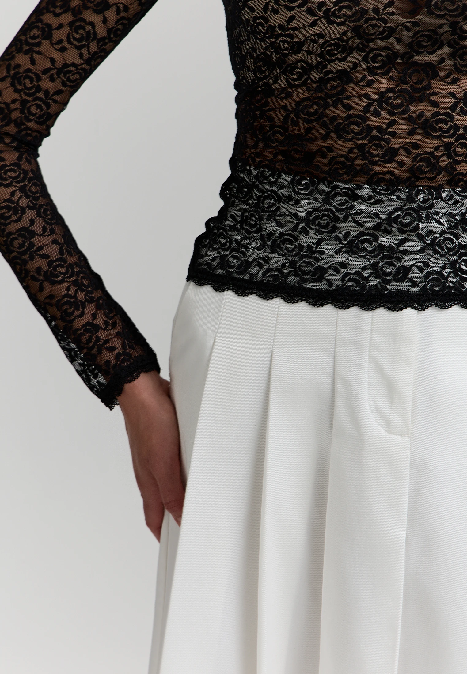 Lace High-Neck Blouse — Чёрный
