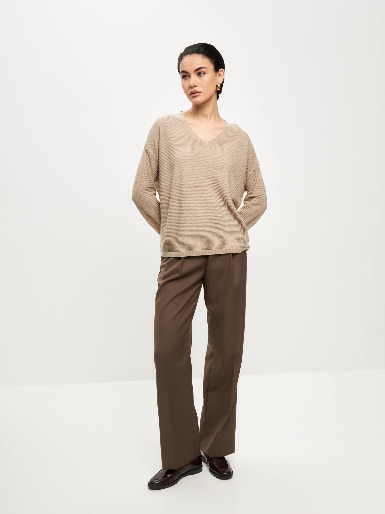V-Neck Knit Sweater — Песочный