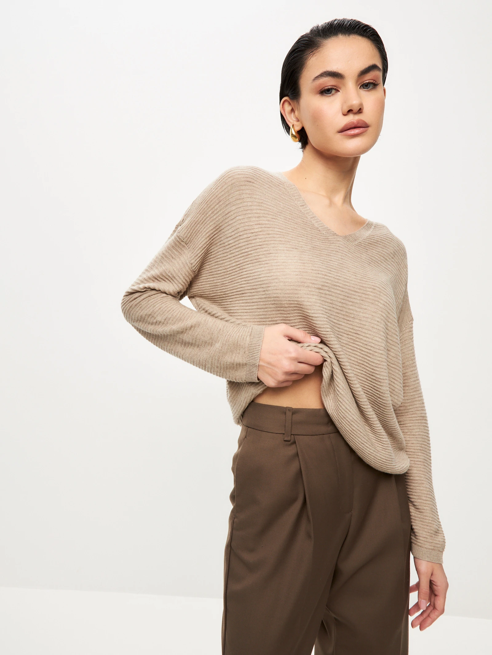 V-Neck Knit Sweater — Песочный
