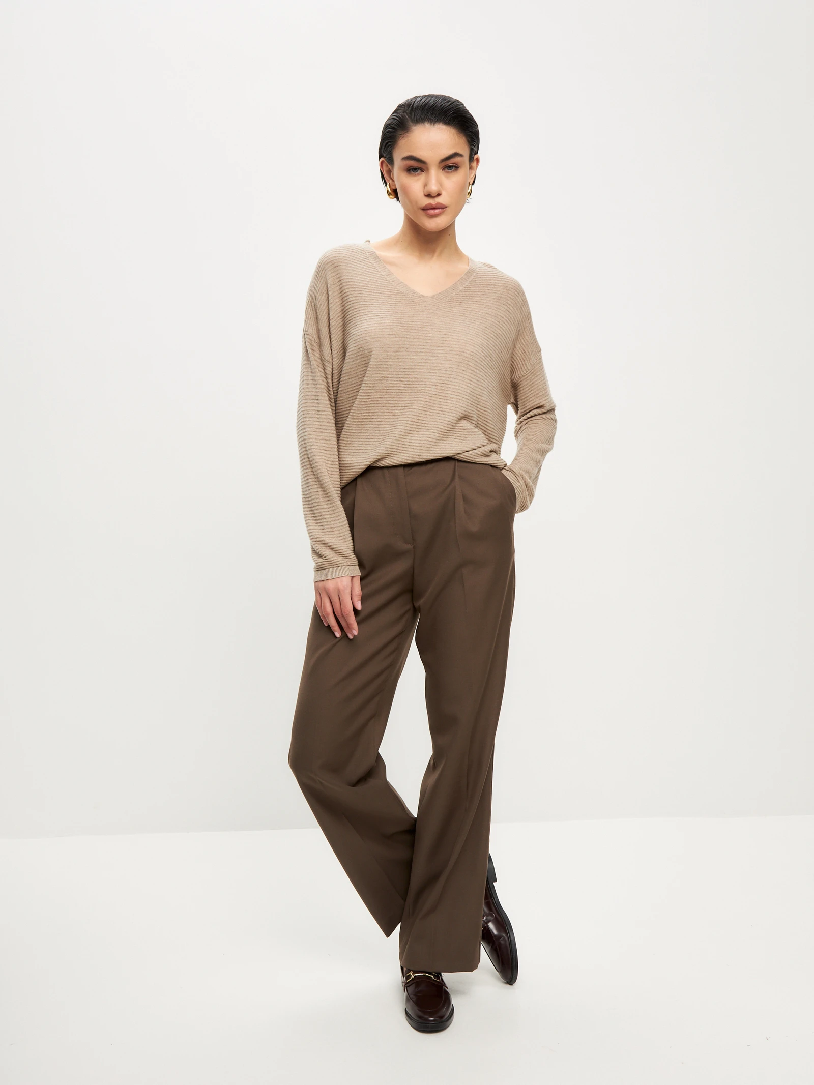 V-Neck Knit Sweater — Песочный