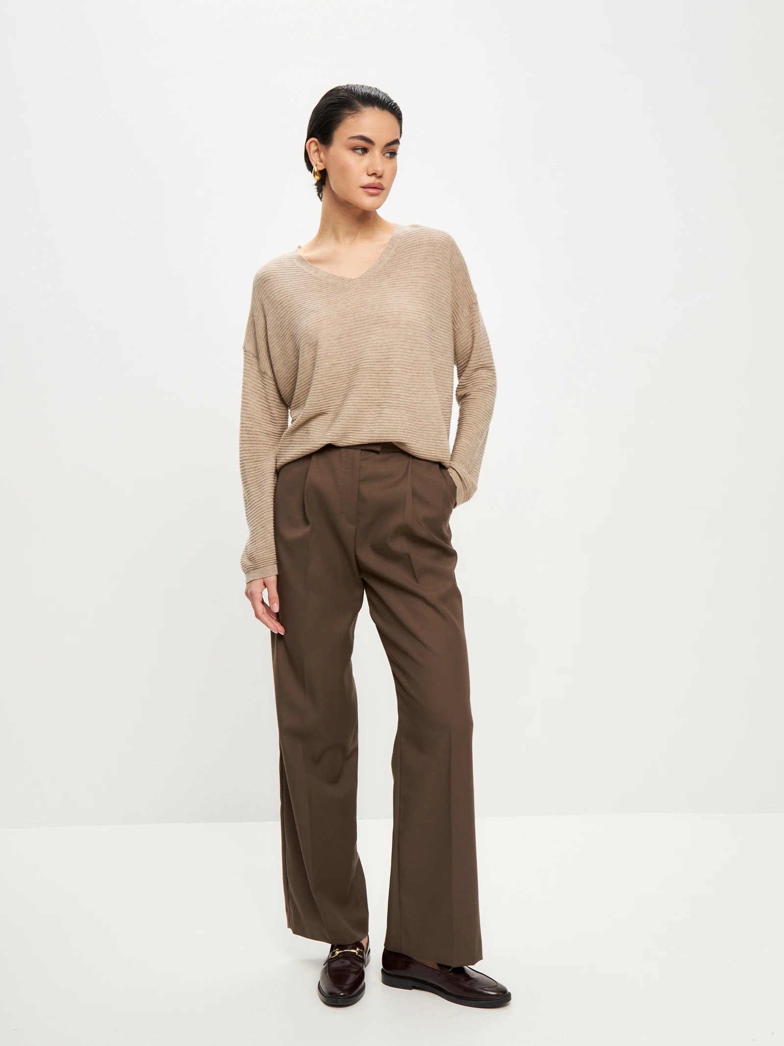 V-Neck Knit Sweater — Песочный