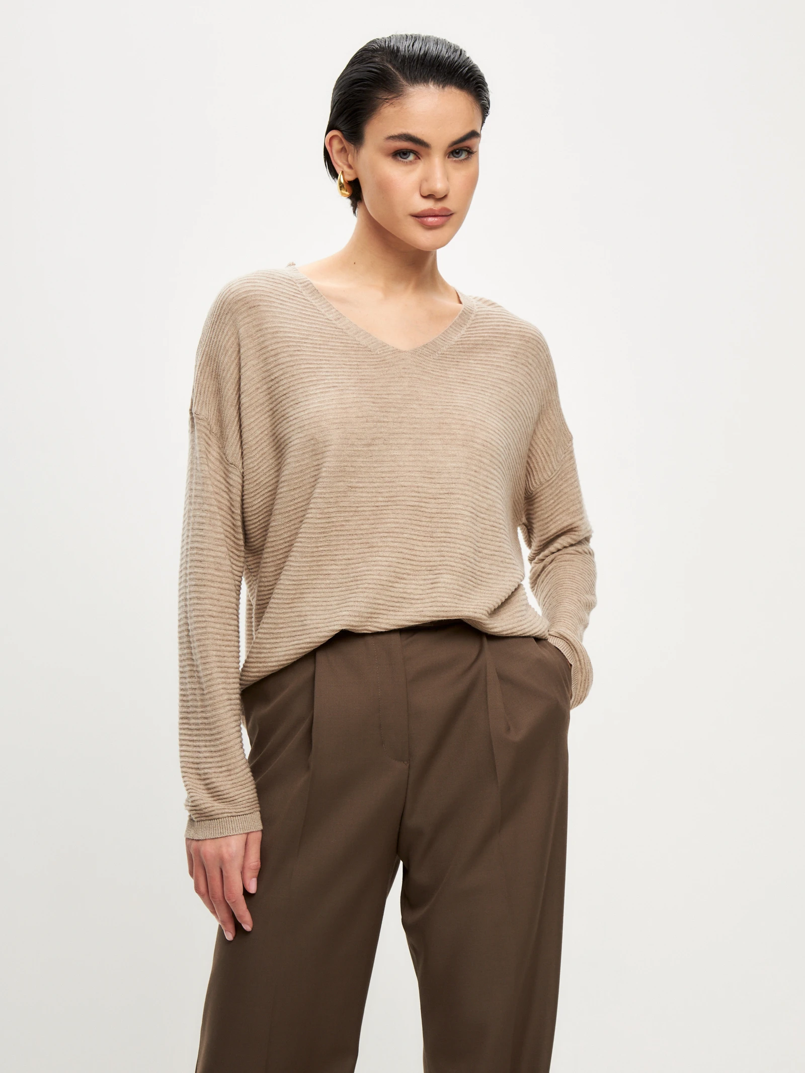 V-Neck Knit Sweater — Песочный