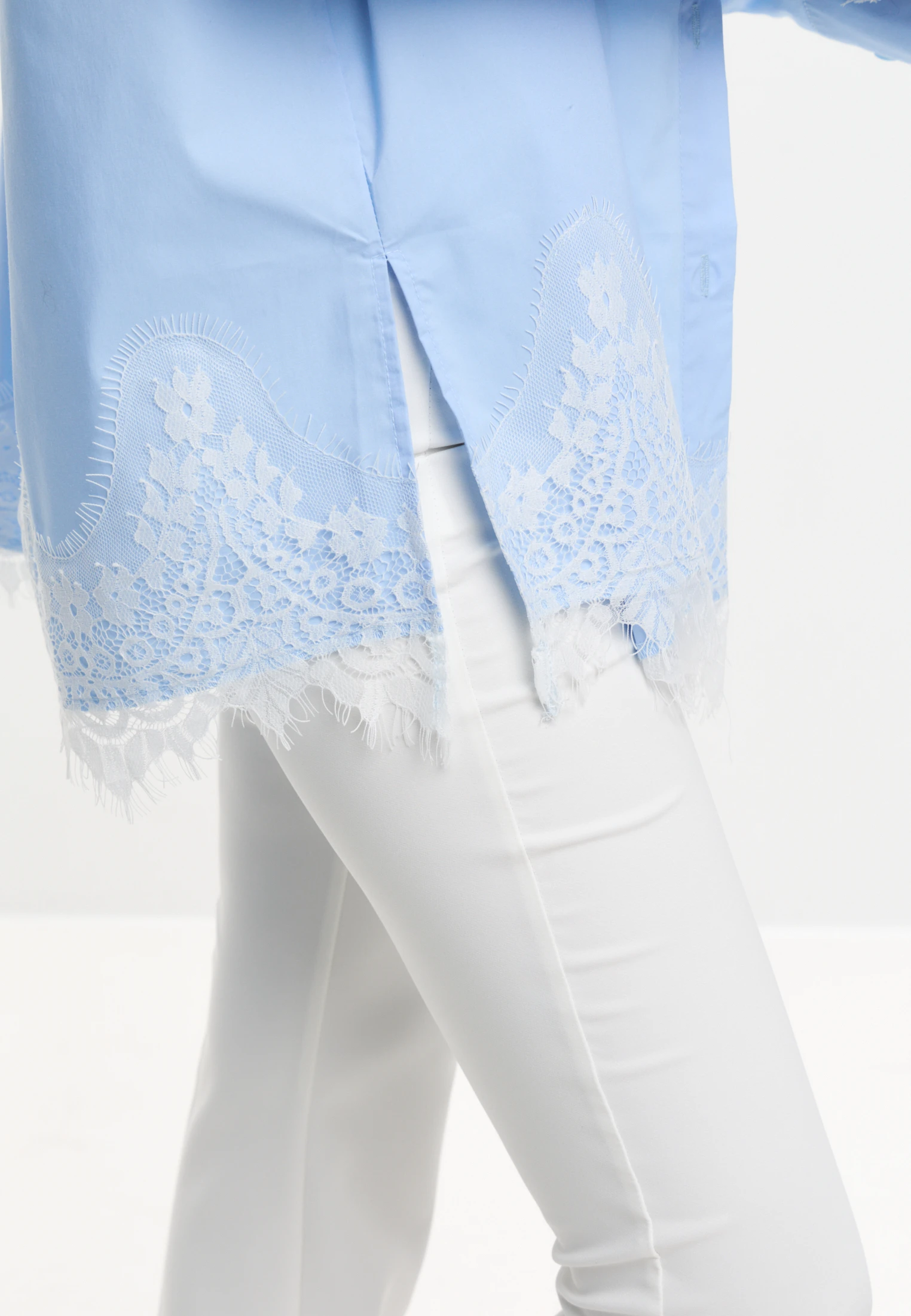 Oversized Lace-Hem Shirt — Голубой