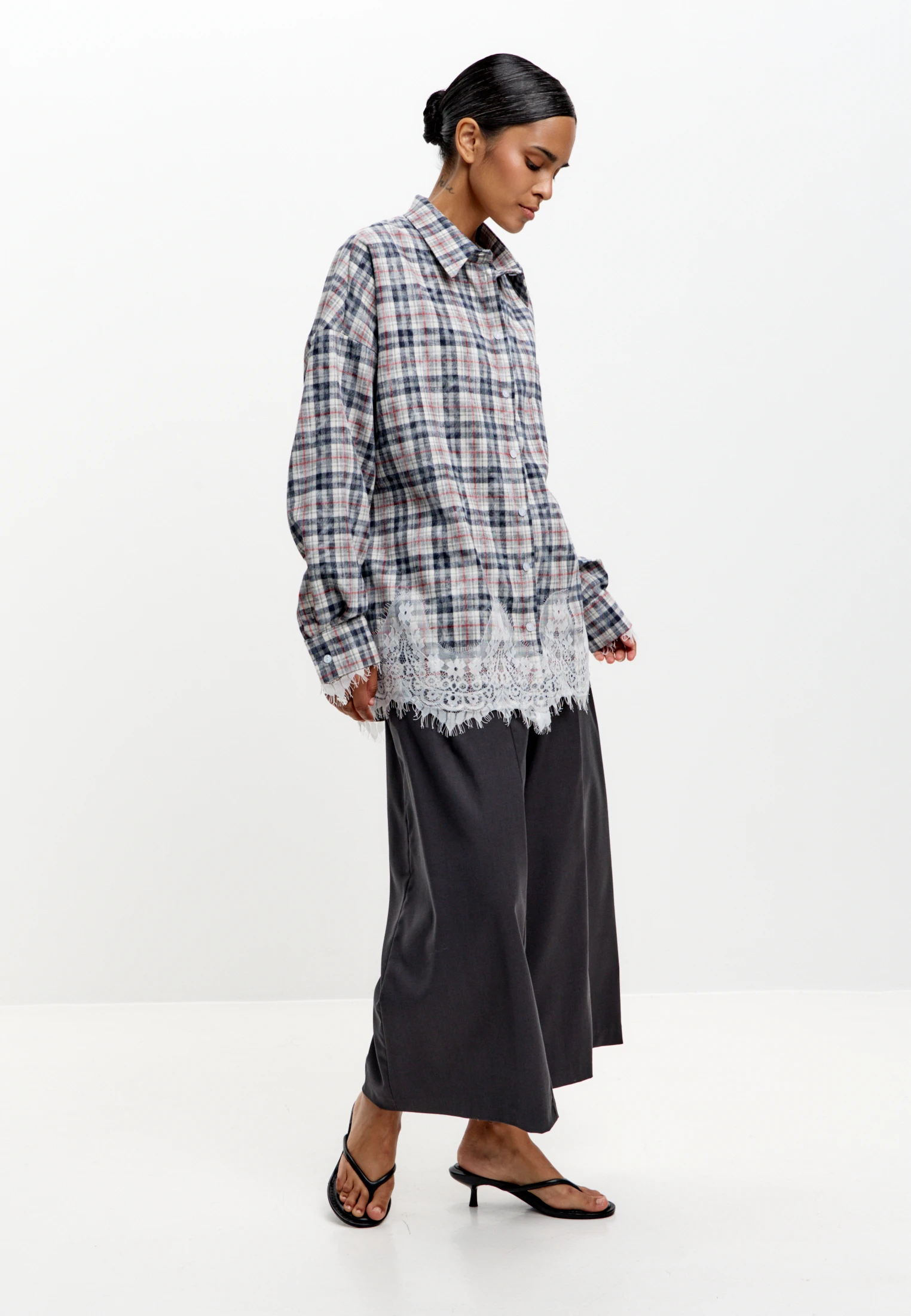 Checked Lace-Hem Shirt — Серая клетка