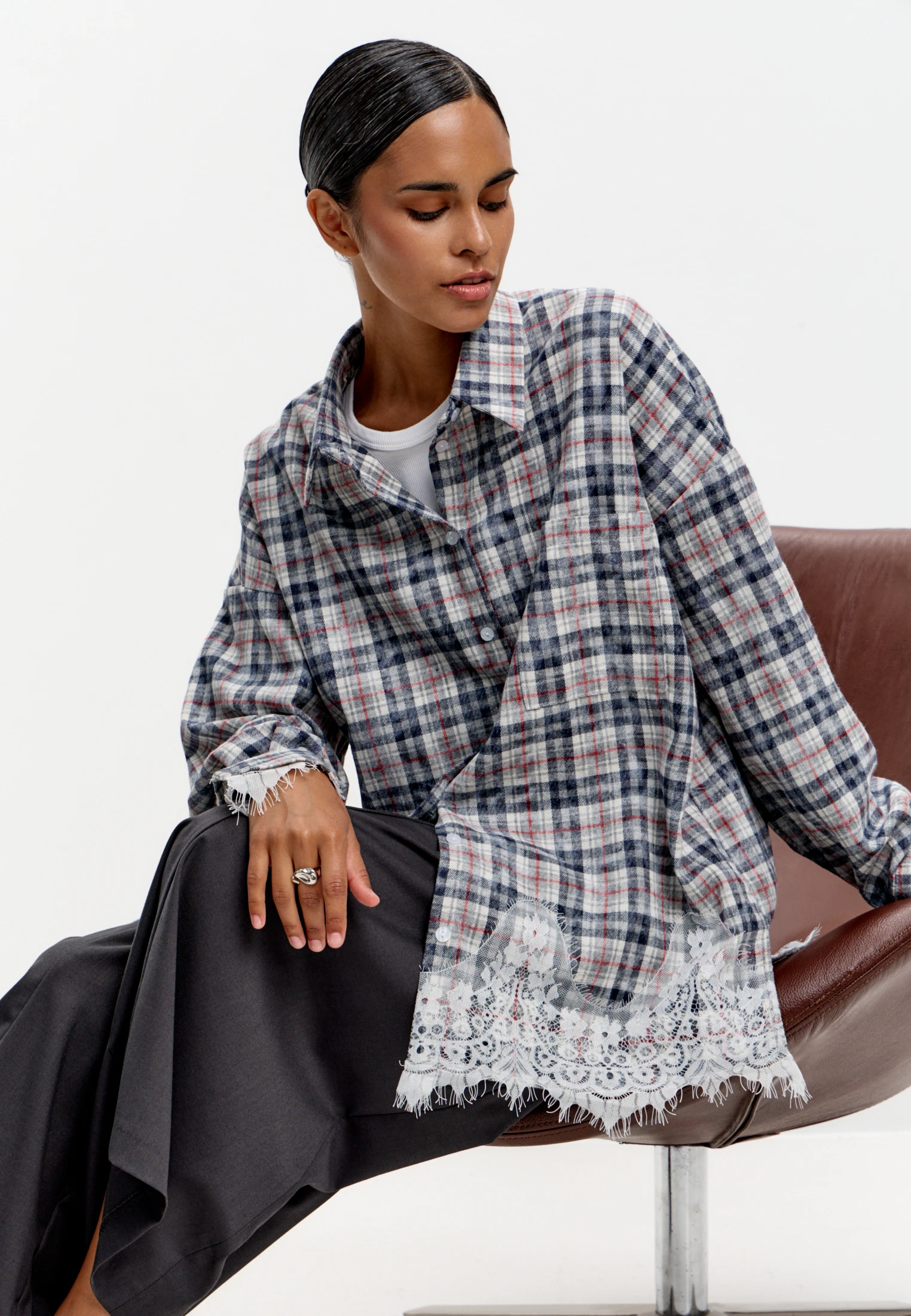 Checked Lace-Hem Shirt — Серая клетка