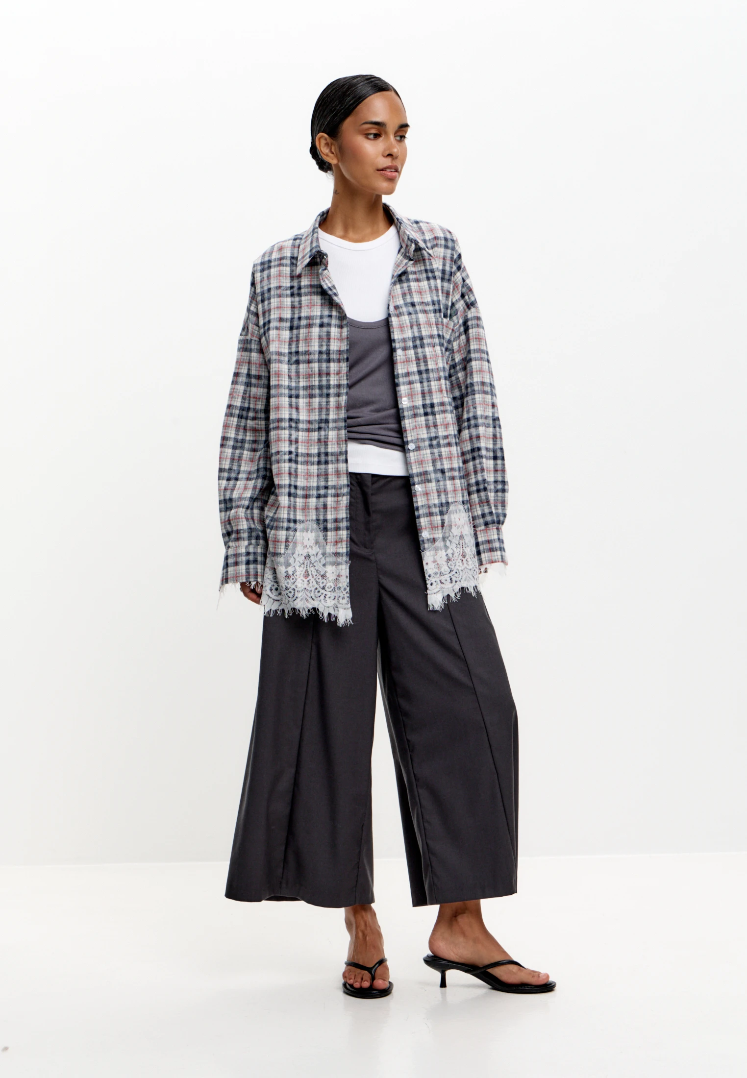 Checked Lace-Hem Shirt — Серая клетка