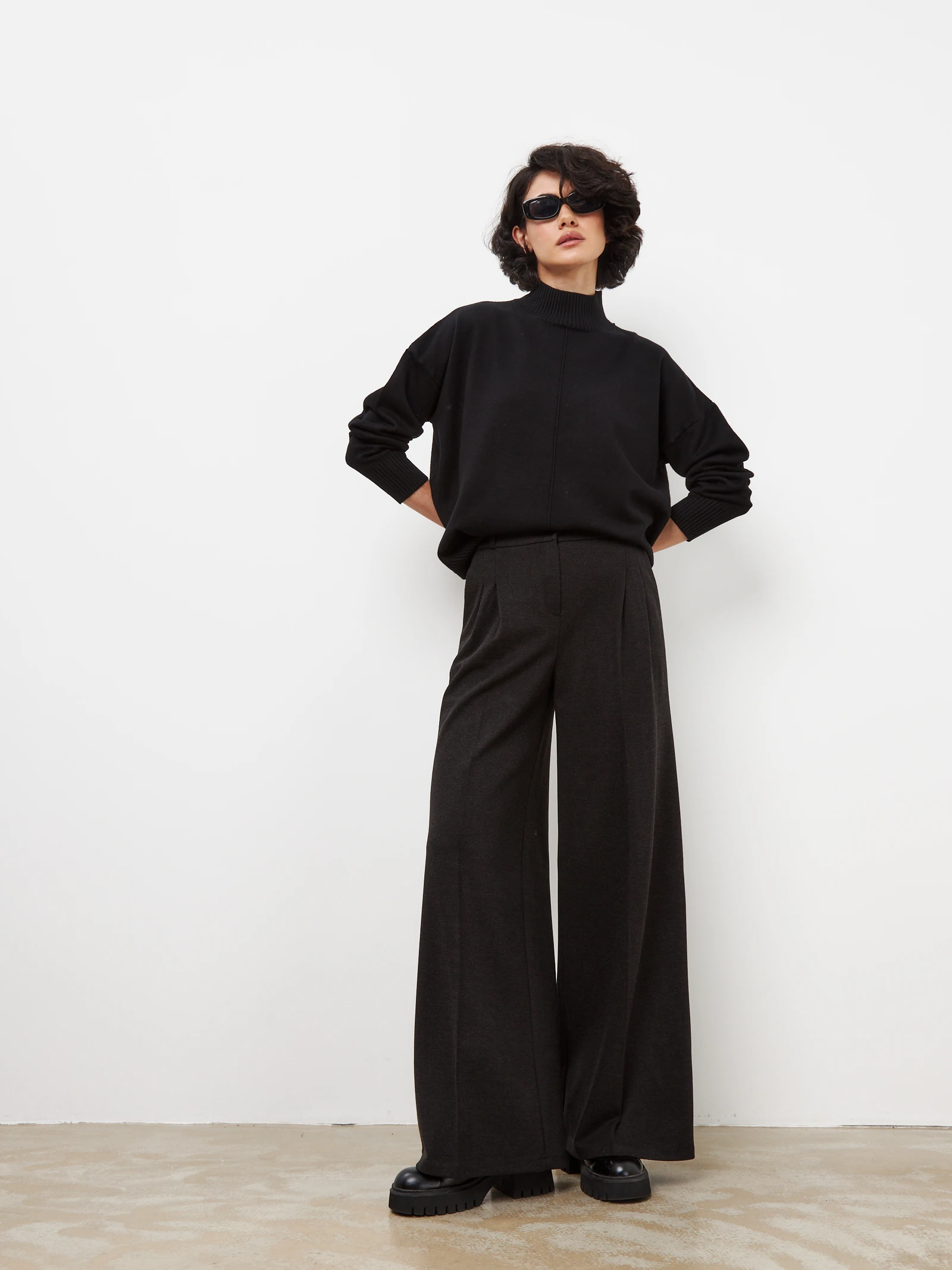 Wide-Leg Trousers — Чёрный